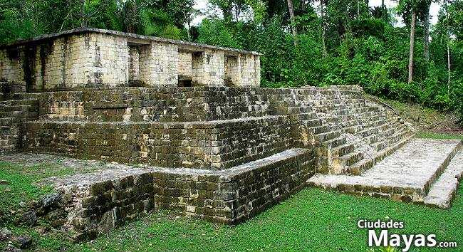 - Aguateca en Petén en el área del Petexbatún