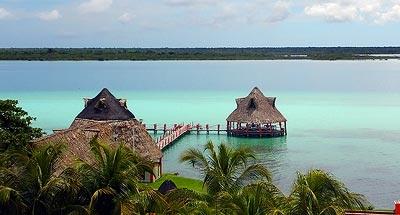 Bacalar pueblo mágico y la Laguna de los Siete Colores